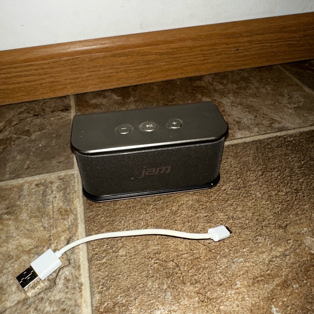 Jam Alloy Bluetooth speaker w/ charger